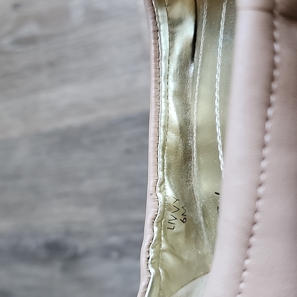 TAHARI SHOES - Picture 10 of 11